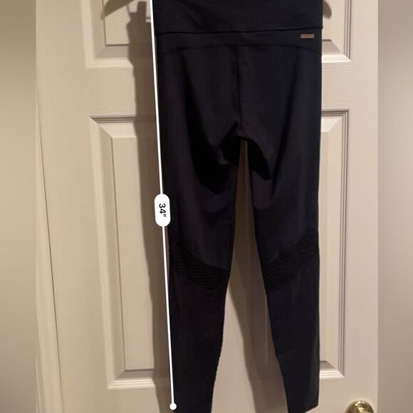 Alala Black 7/8 length workout leggings - netting and shiny calf size S - Picture 14 of 14